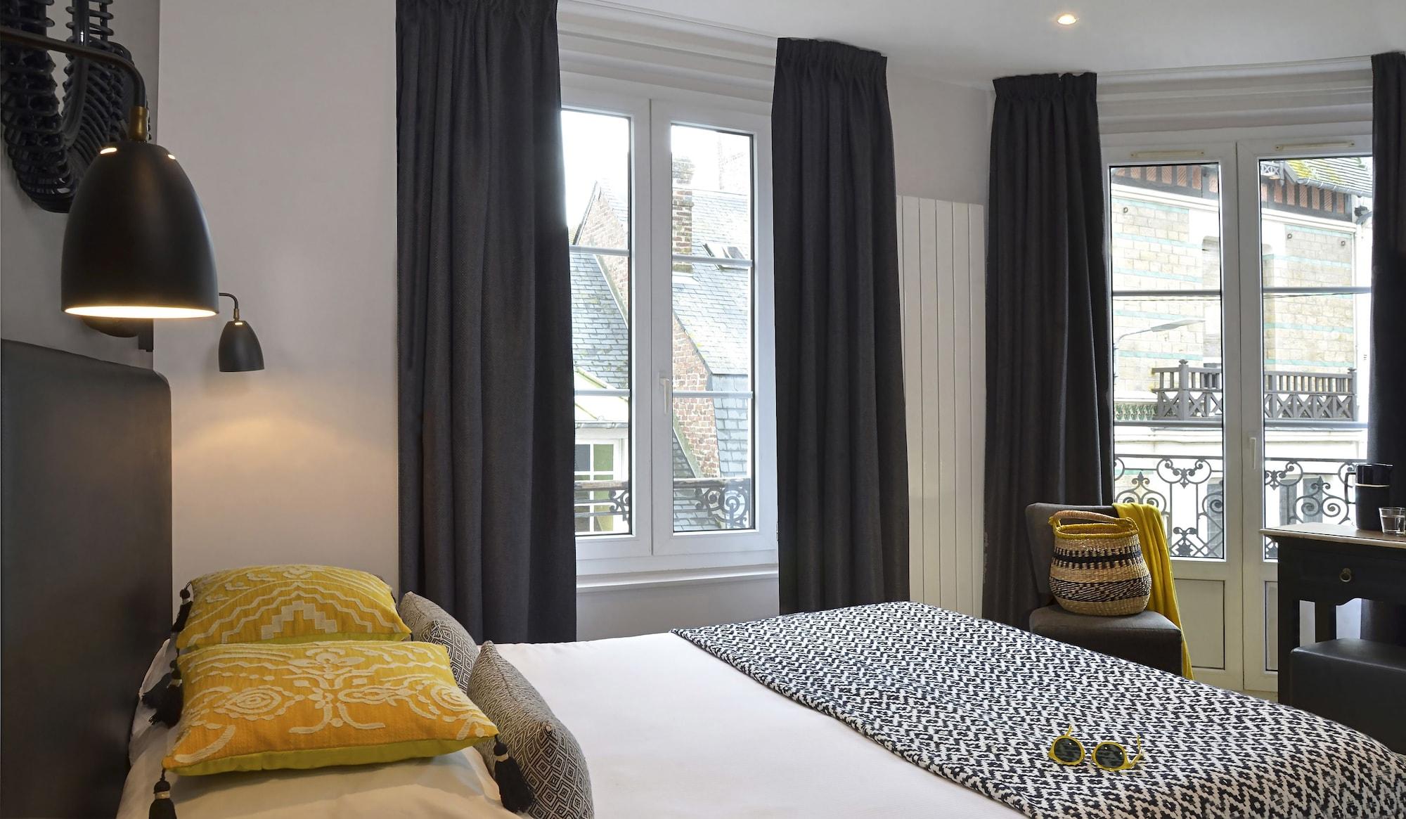 Hotel Le Fer A Cheval ทรูวิลล์-ซูร์-แมร์ ภายนอก รูปภาพ