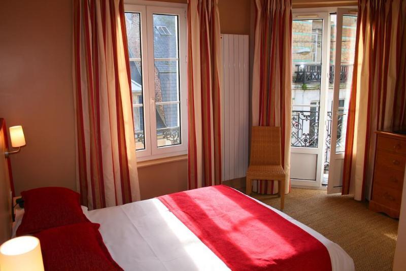 Hotel Le Fer A Cheval ทรูวิลล์-ซูร์-แมร์ ภายนอก รูปภาพ